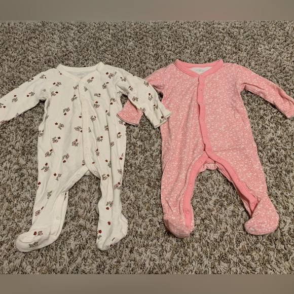 Set of baby girl footie pj’s - Picture 2 of 4